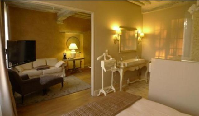 Les Demeures De Marie Bed & Breakfast Pace  Phòng bức ảnh